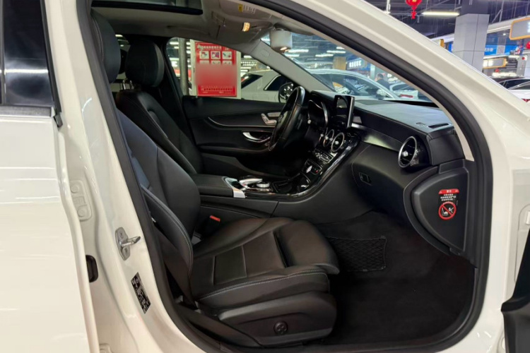 奔驰C级 2018款 C 200 L 运动版中控内饰7004