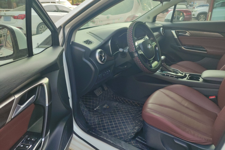 北京汽车 绅宝D50 2018款 1.5L CVT尊贵智驾版中控内饰20