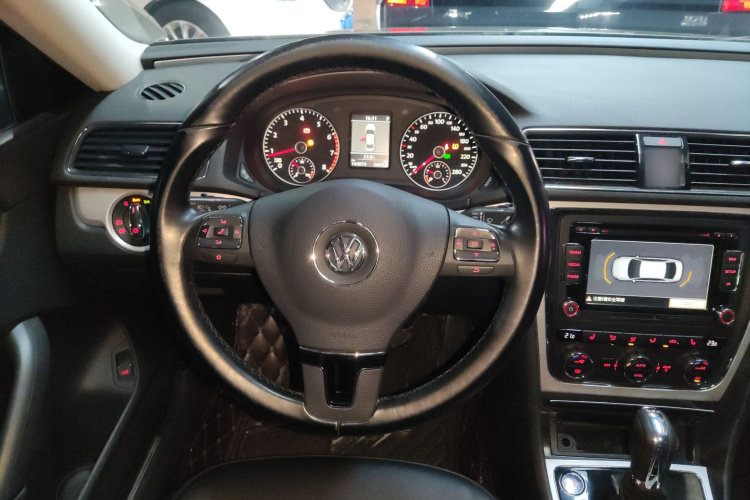 大众 帕萨特 2015款 1.8TSI DSG御尊版中控内饰13