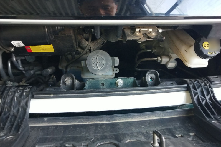 宝骏KiWi EV 2022款 设计师轻享版 三元锂机舱底盘24