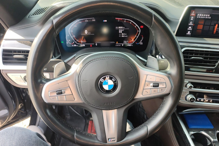 宝马7系 2019款 改款 740Li 领先型 M运动套装中控内饰13