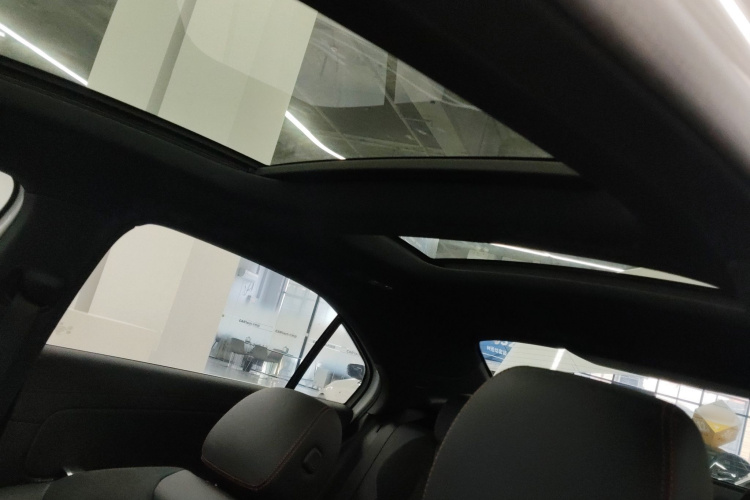 奔驰A级 2024款 改款 A 200 L 时尚型中控内饰22