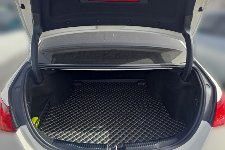 奔驰C级 2024款 改款 C 200 L 运动版中控内饰23