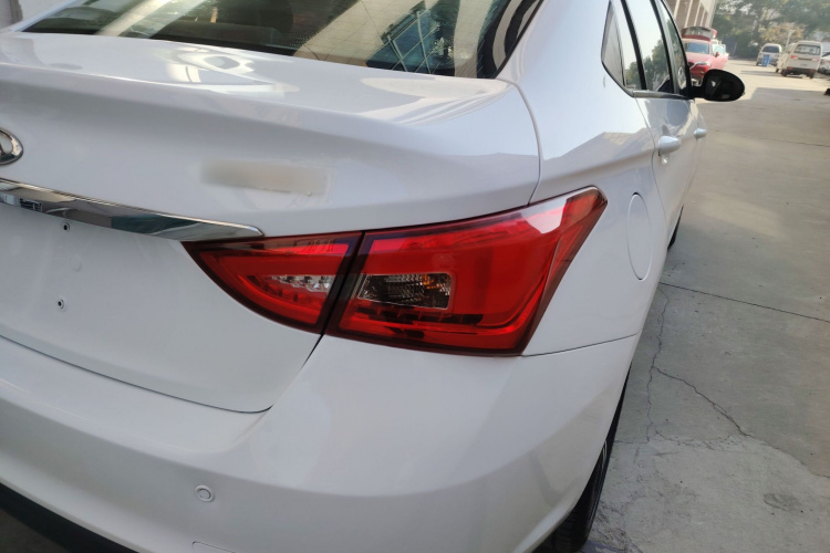 奇瑞 艾瑞泽5 2019款 改款PRO 1.5L 手动青春版 国VI车身外观9