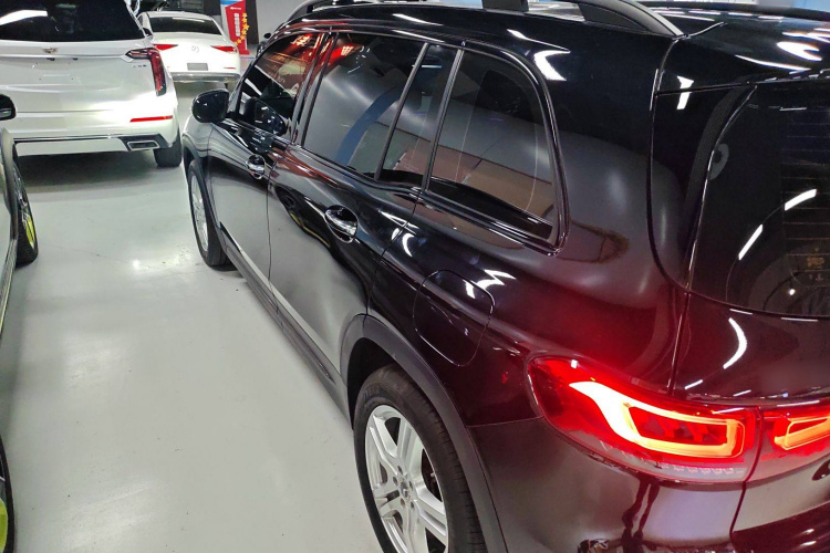 奔驰GLB 2021款 GLB 200 动感型车身外观6001