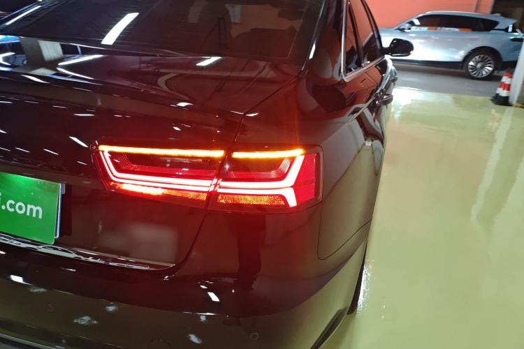 奥迪A6L 2018款 30周年年型 45 TFSI quattro 运动型车身外观9