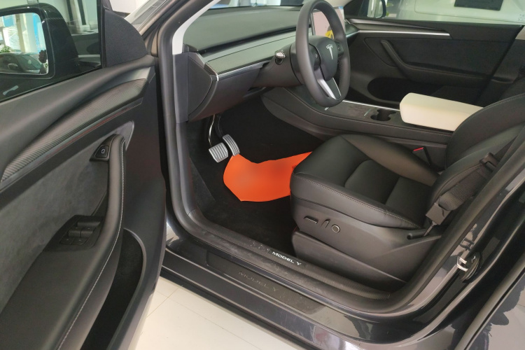 特斯拉 Model Y 2024款 长续航全轮驱动版中控内饰7003
