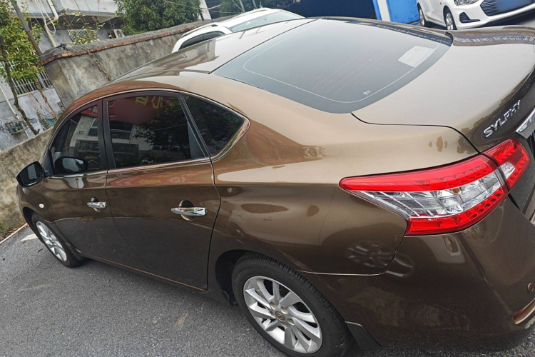 日产 轩逸 2014款 1.6XV CVT尊享版车身外观4