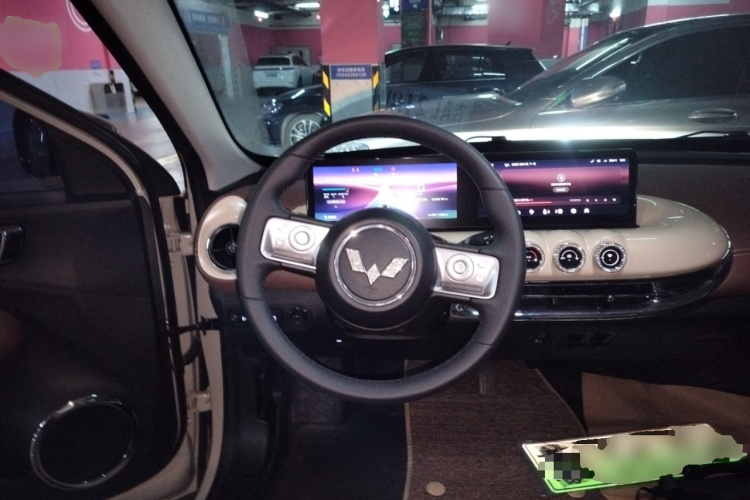 五菱汽车 五菱缤果 2023款 333km 灵犀互联+款中控内饰13