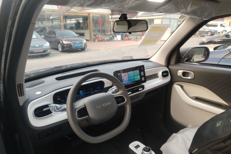 吉利银河 2025款 210km 熊猫卡丁中控内饰12