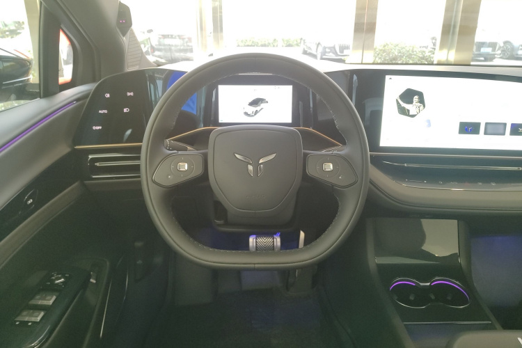 红旗EH7 2025款 600 智选版中控内饰13