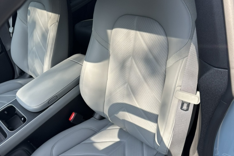 蔚来ET5 2025款 100kWh中控内饰7003