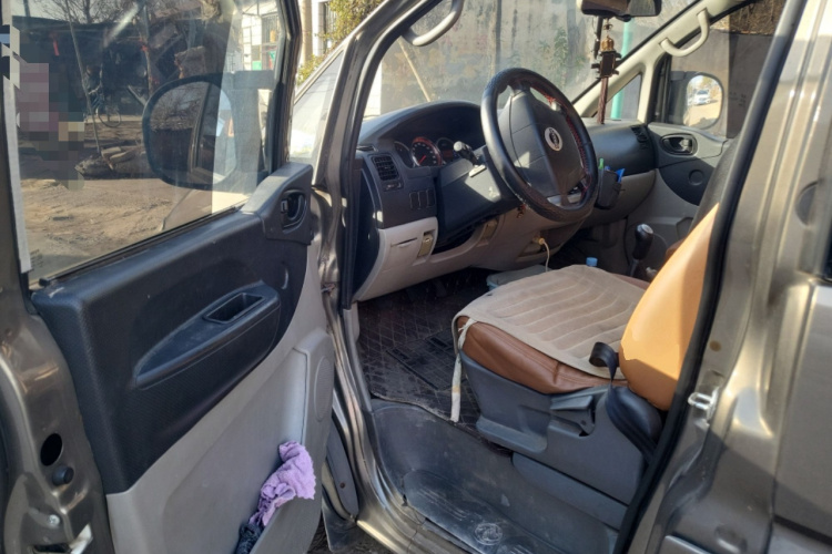 东风风行 菱智 2015款 M5 Q7 2.0L 9座长轴舒适型中控内饰20