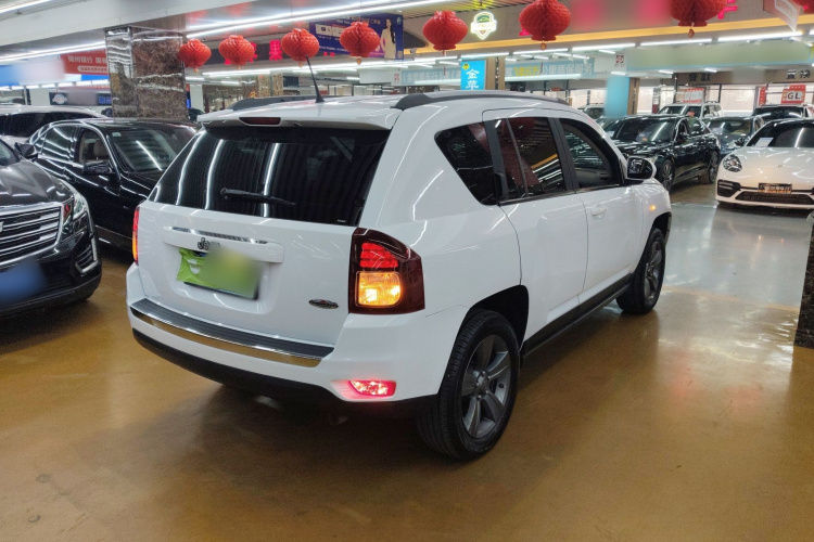 Jeep 指南者(进口) 2014款 改款 2.4L 四驱舒适版车身外观6005