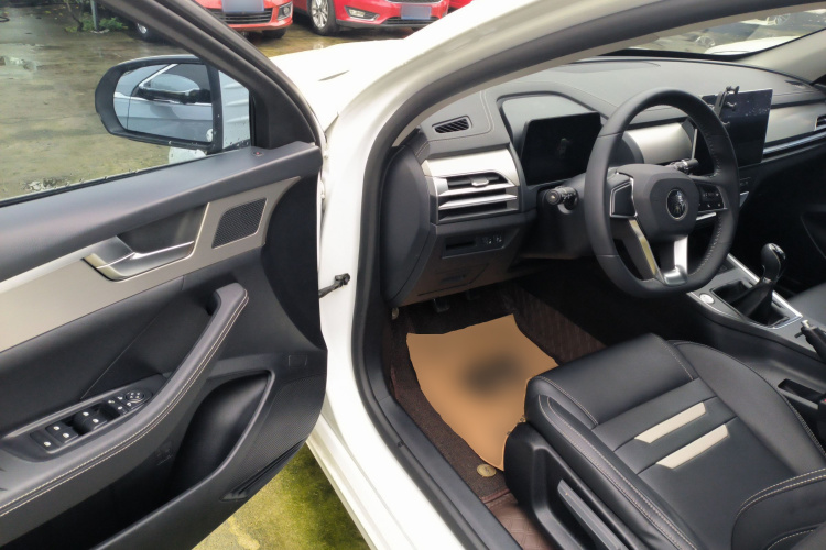 比亚迪 秦Pro 2019款 超能版 1.5TI 手动智联锋劲型 国V中控内饰7003