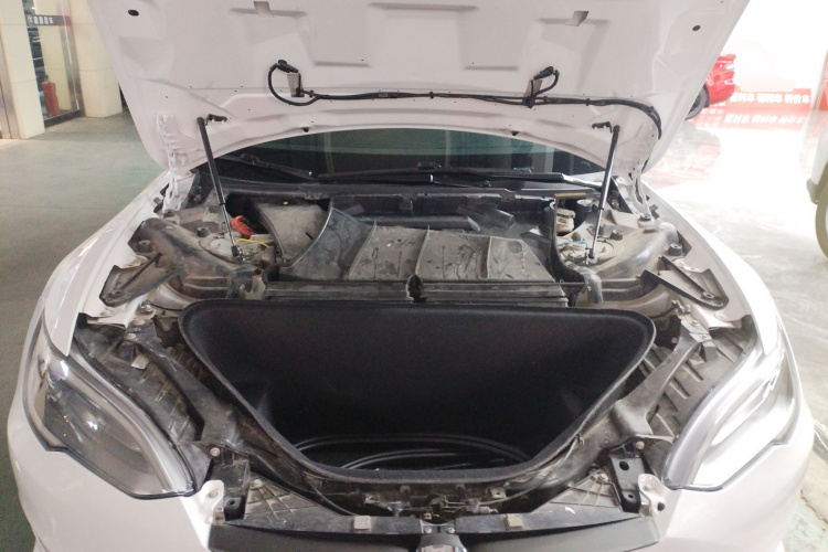 特斯拉 Model S 2020款 长续航升级版机舱底盘24