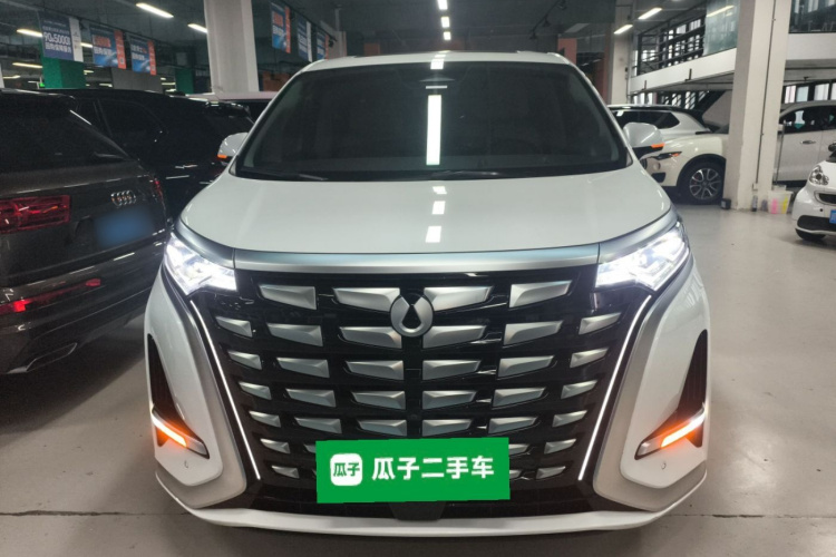 腾势D9 2022款 DM-i 970 四驱旗舰型车身外观2