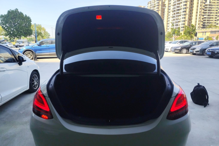 奔驰C级 2019款 C 260 运动版局部细节23