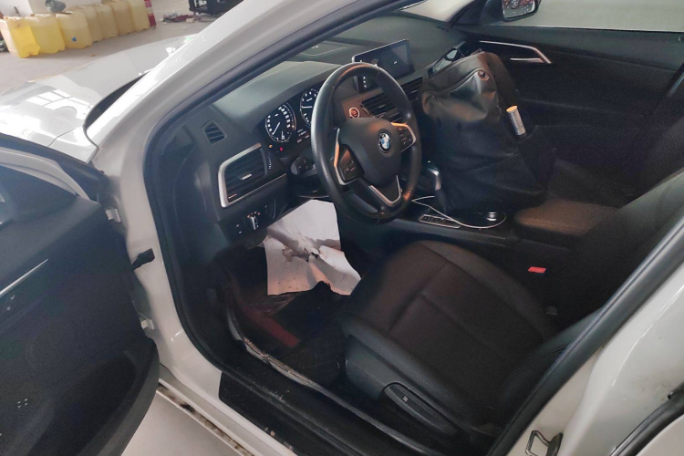 宝马1系 2019款 118i 时尚型中控内饰20