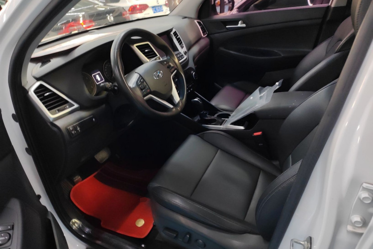 现代 途胜 2018款 1.6T 双离合两驱15周年特别版局部细节19