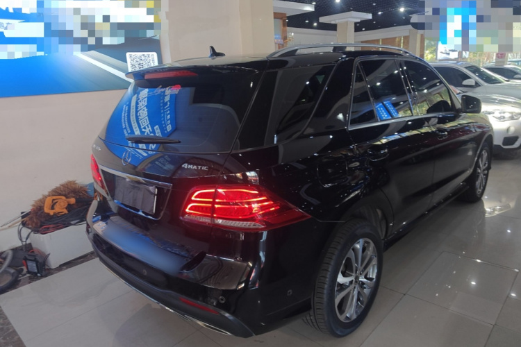 奔驰GLE 2017款 GLE 320 4MATIC 动感型车身外观7