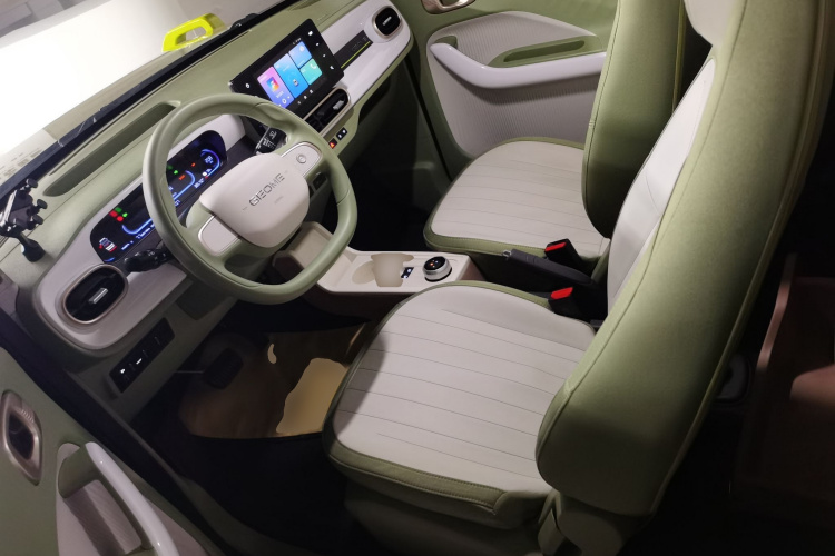 吉利银河 2025款 210km 熊猫骑士中控内饰20