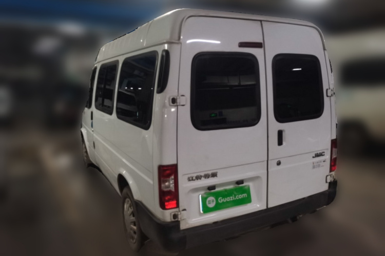 江铃 特顺 2019款 2.8T商运型短轴中顶6座国VI JX493车身外观5