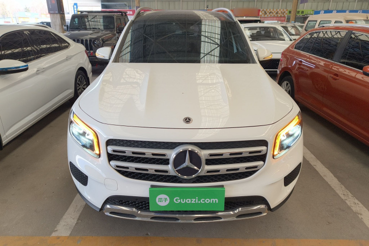 奔驰GLB 2021款 GLB 200 动感型车身外观2