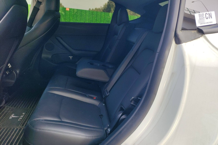特斯拉 Model Y 2022款 后轮驱动版中控内饰7004