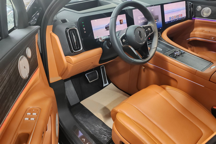 鸿蒙智行 问界M9 2025款 纯电 Ultra版 100kWh 5座版中控内饰7005