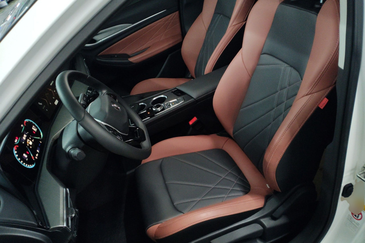 长安 逸动 2023款 畅享版 PLUS 蓝鲸NE 1.4T GDI DCT尊贵版中控内饰19