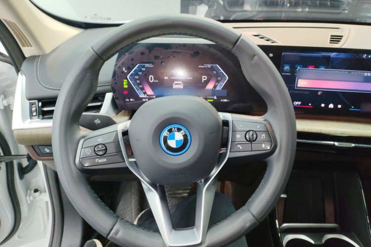 宝马iX1 2023款 xDrive30L X设计套装中控内饰13