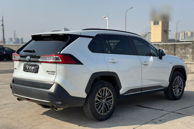 丰田 威兰达 2024款 双擎 2.5L E-CVT两驱豪华PLUS版车身外观6001