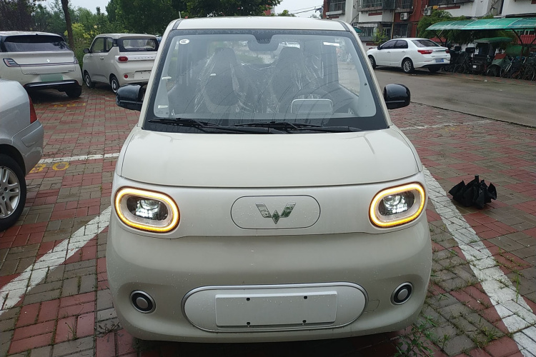 五菱汽车 宏光MINIEV 2024款 第三代 215km 青春版车身外观2