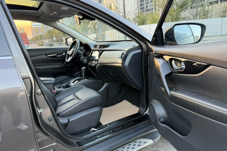 日产 奇骏 2019款 2.0L CVT智联舒适版 2WD中控内饰7011