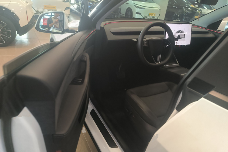 特斯拉 Model Y 2025款 改款 长续航全轮驱动版中控内饰20