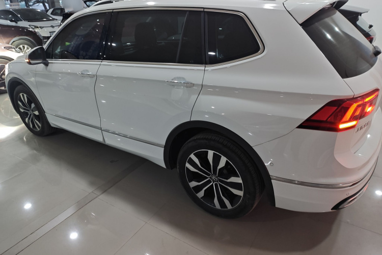 大众 途观L 2024款 出众款 330TSI 自动两驱R-Line龙耀版车身外观6003