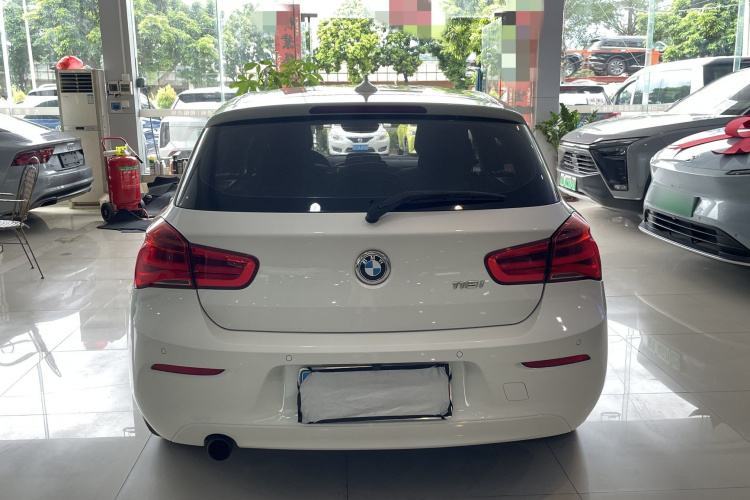 宝马1系(进口) 2016款 118i 领先型车身外观6008