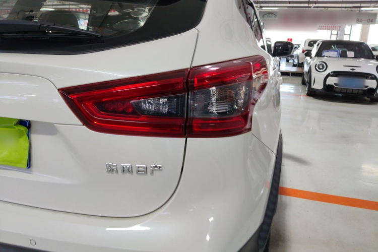 日产 逍客 2021款 2.0L CVT旗舰版车身外观9