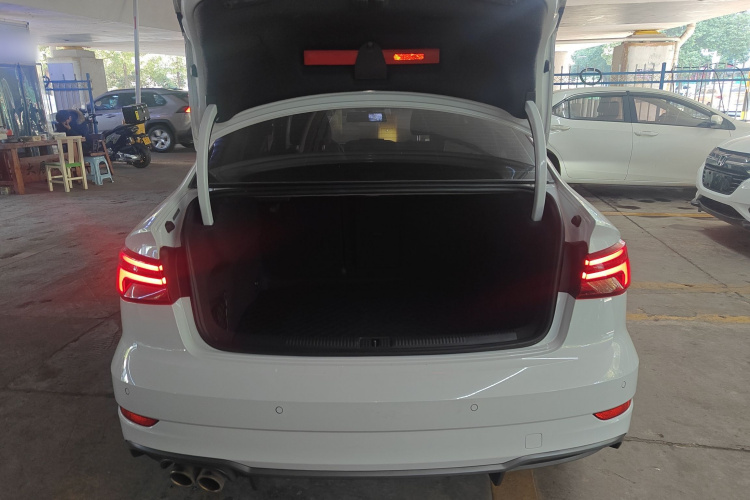 奥迪A3 2020款  Limousine 35 TFSI 运动型 国VI机舱底盘23