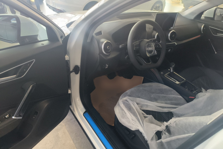 奥迪Q2L 2025款 35TFSI 时尚动感型中控内饰20