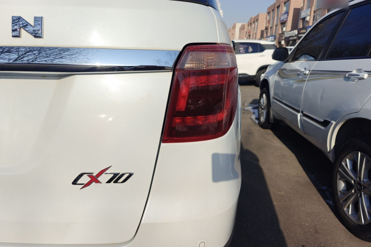 长安欧尚CX70 2016款 1.6L 手动豪华型车身外观9