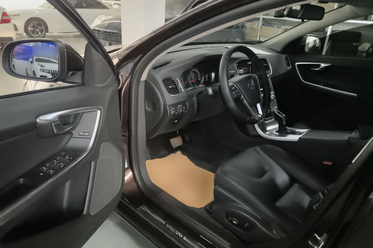沃尔沃S60 2018款 S60L T3 智进版中控内饰7003