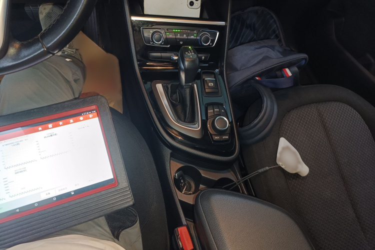 宝马2系旅行车 2016款 218i 时尚型局部细节18