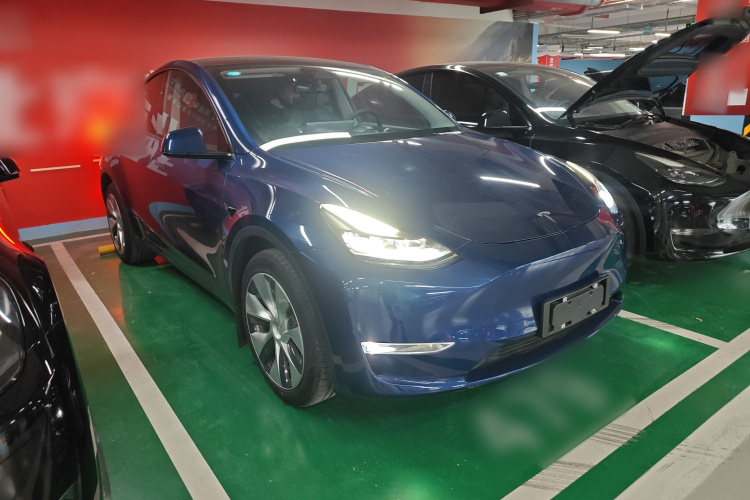 特斯拉 Model Y 2021款 长续航全轮驱动版 3D7车身外观3