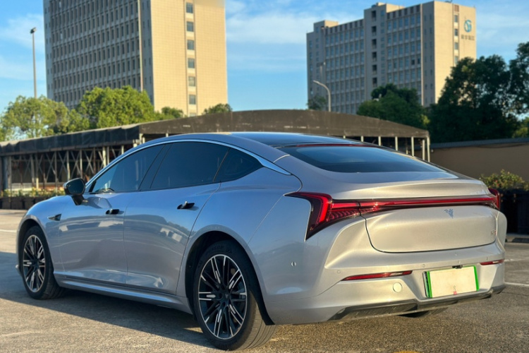 哪吒汽车 哪吒S 2023款 纯电 520km 后驱版车身外观6003