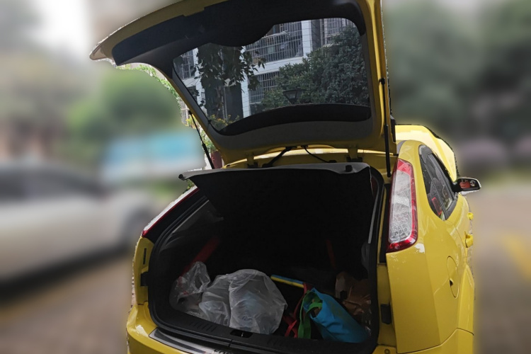 福特 福克斯 2013款 两厢经典 1.8L 手动基本型中控内饰23