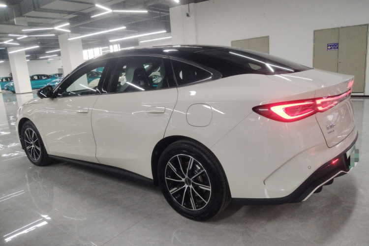 比亚迪 海豹06新能源 2024款 DM-i 80KM尊贵型车身外观4