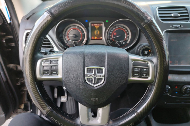 道奇 酷威 2016款 2.4L 两驱旅行版中控内饰13