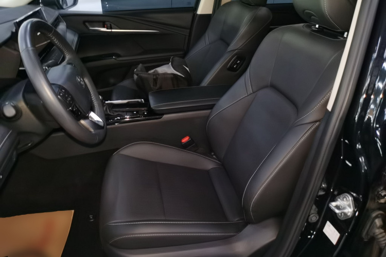 丰田 凯美瑞 2024款  双擎 2.0HG 尊贵版局部细节19